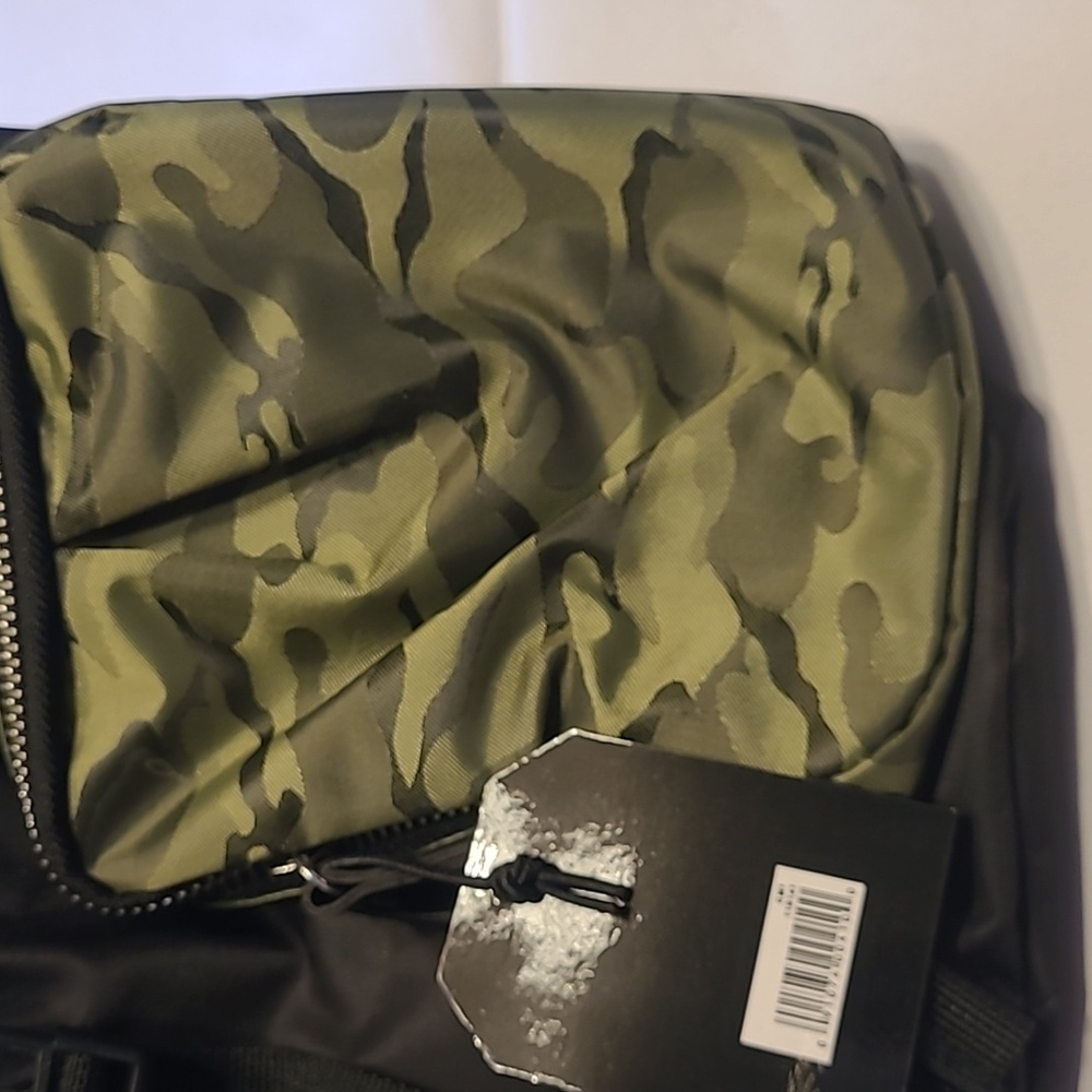 NWT Bodhi Unisex Drawstring Mini Backpack w/ Dual Zipper Pockets, Green Camo - Picture 4 of 6